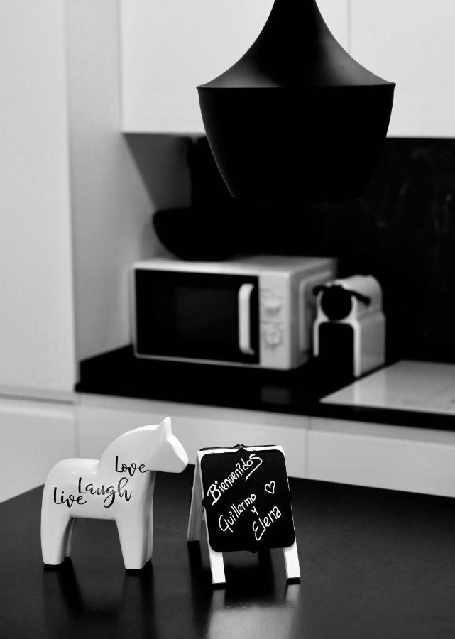 Black And White Suitte "Plaza" Noja Exterior foto